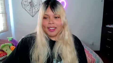 Snapshot of elymoon chatting on September 2025 05:23:01 PM Ely online show from September 2025 05:23:01 PM