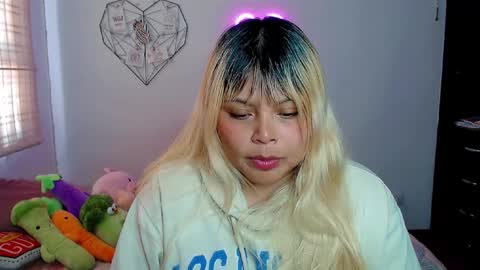 Snapshot of elymoon chatting on September 2025 08:53:02 PM Ely online show from September 2025 08:53:02 PM