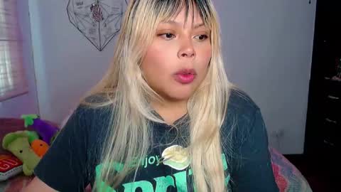 Snapshot of elymoon chatting on September 2025 05:36:02 PM Ely online show from September 2025 05:36:02 PM