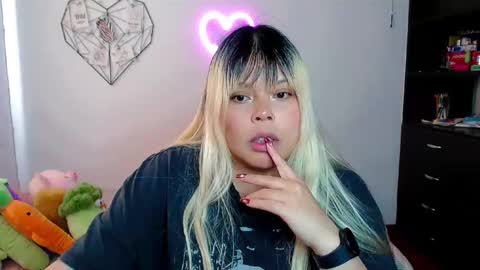 Snapshot of elymoon chatting on October 2025 07:11:02 PM Ely online show from October 2025 07:11:02 PM