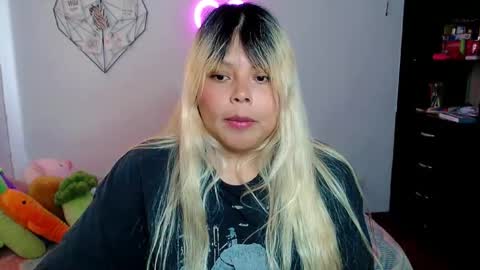 Snapshot of elymoon chatting on October 2025 08:19:02 PM Ely online show from October 2025 08:19:02 PM