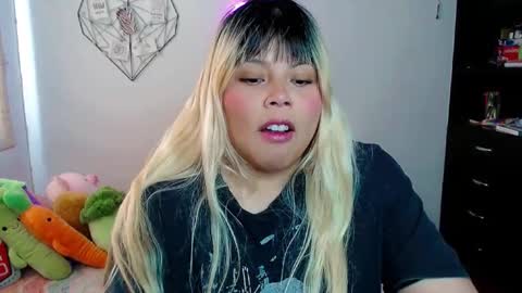 Snapshot of elymoon chatting on October 2025 07:14:02 PM Ely online show from October 2025 07:14:02 PM