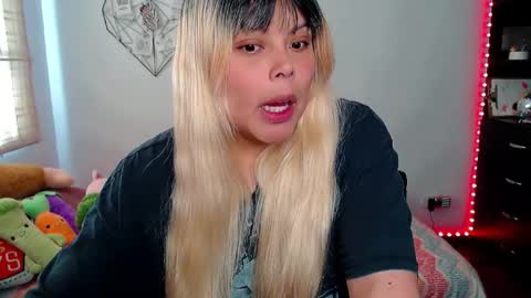 Snapshot of elymoon chatting on November 2025 02:17:01 PM Ely online show from November 2025 02:17:01 PM