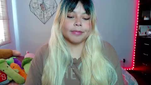 Snapshot of elymoon chatting on November 2025 03:55:01 PM Ely online show from November 2025 03:55:01 PM