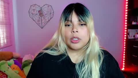 Snapshot of elymoon chatting on November 2025 08:52:01 PM Ely online show from November 2025 08:52:01 PM