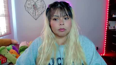 Snapshot of elymoon chatting on November 2025 07:57:01 PM Ely online show from November 2025 07:57:01 PM