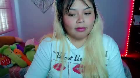 Snapshot of elymoon chatting on December 2025 09:34:02 PM Ely online show from December 2025 09:34:02 PM