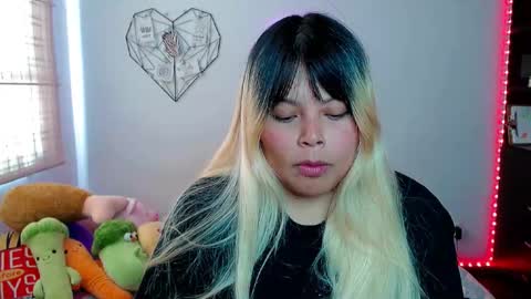 Snapshot of elymoon chatting on December 2025 06:25:02 PM Ely online show from December 2025 06:25:02 PM