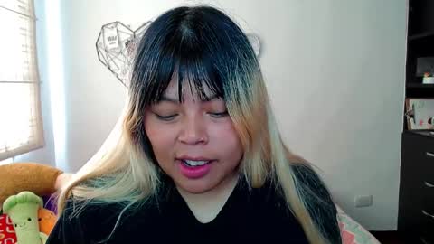 Snapshot of elymoon chatting on December 2025 01:18:01 PM Ely online show from December 2025 01:18:01 PM