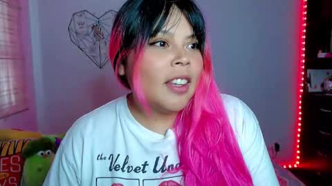 Snapshot of elymoon chatting on January 2026 10:33:02 PM Ely online show from January 2026 10:33:02 PM