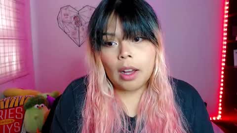 Snapshot of elymoon chatting on February 2026 10:19:01 PM Ely online show from February 2026 10:19:01 PM