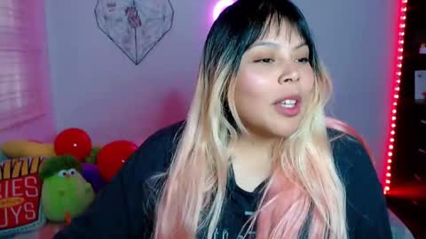 Snapshot of elymoon chatting on February 2026 11:01:01 PM Ely online show from February 2026 11:01:01 PM