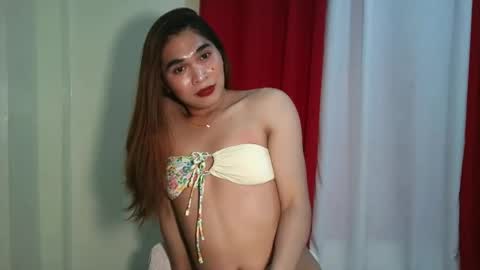 Snapshot of elyuna_cummer69 chatting on January 2026 02:32:02 PM Lesley online show from January 2026 02:32:02 PM