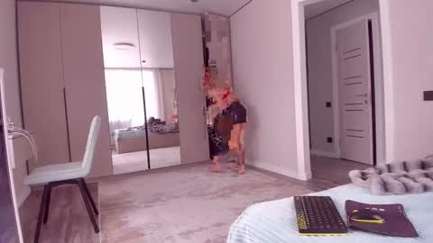 Snapshot of elza_mature chatting on May 2026 08:43:02 AM Elza online show from May 2026 08:43:02 AM
