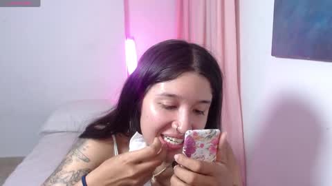 Snapshot of em_aa1 chatting on February 2025 12:18:01 AM A N D R E A online show from February 2025 12:18:01 AM