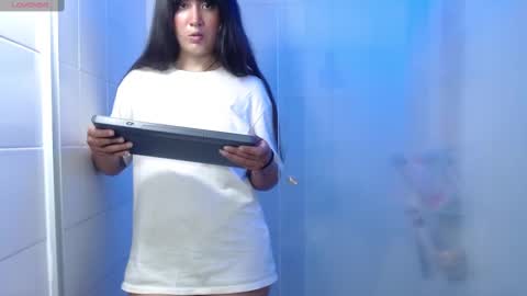 Snapshot of em_aa1 chatting on February 2025 01:05:01 AM A N D R E A online show from February 2025 01:05:01 AM