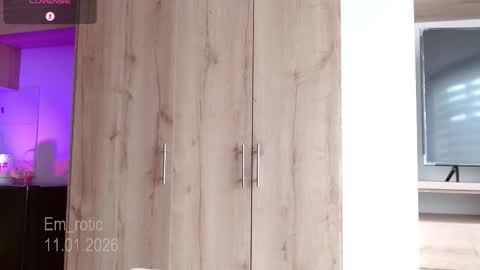 Snapshot of em_rotic chatting on January 2026 06:13:01 PM Emilia online show from January 2026 06:13:01 PM