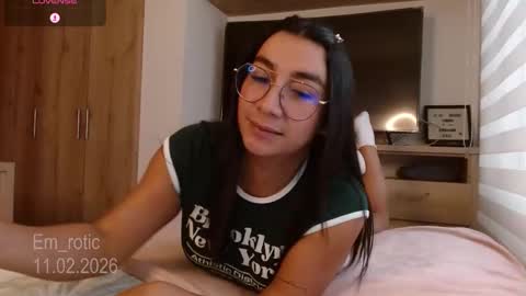 Snapshot of em_rotic chatting on February 2026 09:21:01 PM Emilia online show from February 2026 09:21:01 PM