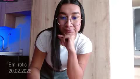 Snapshot of em_rotic chatting on February 2026 03:01:01 PM Emilia online show from February 2026 03:01:01 PM
