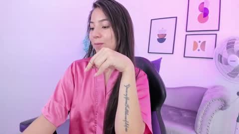 Snapshot of ema_louisx chatting on January 2025 04:50:02 PM Ema louisx online show from January 2025 04:50:02 PM