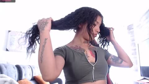 Snapshot of ema_ploxx chatting on January 2025 07:40:01 PM ema_ploxx online show from January 2025 07:40:01 PM