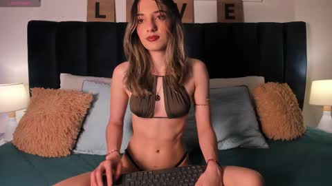 Ema online show from November 2025 08:10:01 PM