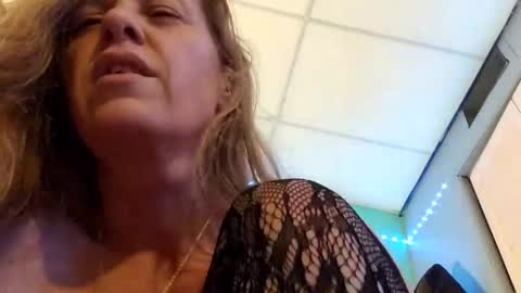 Snapshot of embershines chatting on January 2026 02:46:02 AM Embershines online show from January 2026 02:46:02 AM