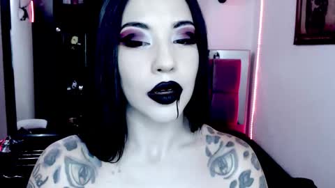 Snapshot of emearld_black chatting on November 2025 06:12:01 AM Emerald Black online show from November 2025 06:12:01 AM