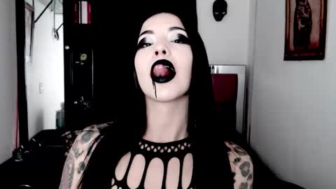 Snapshot of emearld_black chatting on December 2025 06:41:02 AM Emerald Black online show from December 2025 06:41:02 AM