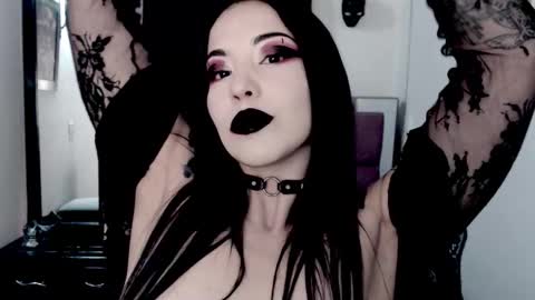 Snapshot of emearld_black chatting on December 2025 04:31:02 AM Emerald Black online show from December 2025 04:31:02 AM