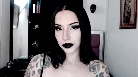 Snapshot of emearld_black chatting on December 2025 03:59:01 AM Emerald Black online show from December 2025 03:59:01 AM