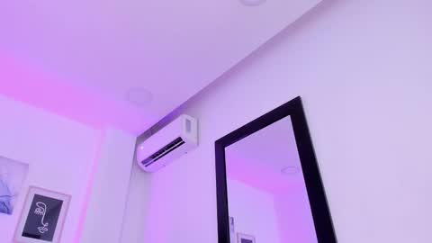 emelie_89 online show from March 2025 03:04:01 PM