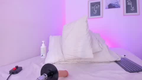 emelie_89 online show from March 2025 03:02:01 PM