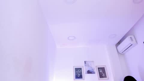 emelie_89 online show from October 2025 12:03:02 PM