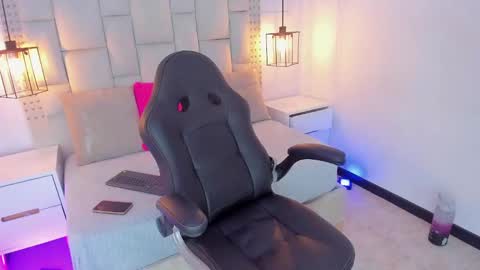 Snapshot of emelie_ch_ chatting on December 2024 11:02:02 PM Emily online show from December 2024 11:02:02 PM