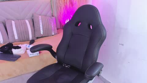 Snapshot of emelie_ch_ chatting on December 2024 08:47:01 AM Emily online show from December 2024 08:47:01 AM