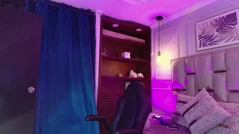 Snapshot of emelie_ch_ chatting on December 2024 03:05:02 AM Emily online show from December 2024 03:05:02 AM