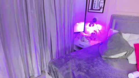 Snapshot of emelie_ch_ chatting on December 2024 12:52:02 AM Emily online show from December 2024 12:52:02 AM