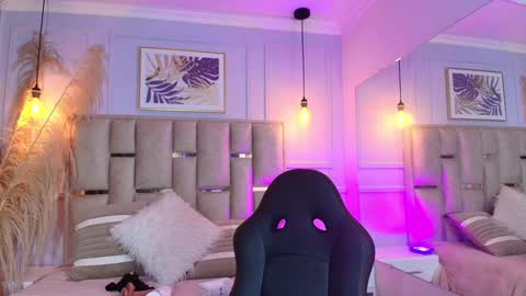 Snapshot of emelie_ch_ chatting on January 2025 10:28:02 AM Emily online show from January 2025 10:28:02 AM