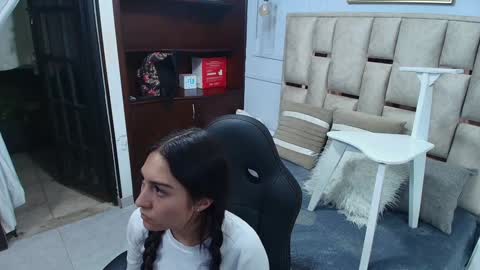 Snapshot of emelie_ch_ chatting on January 2025 02:08:01 AM Emily online show from January 2025 02:08:01 AM