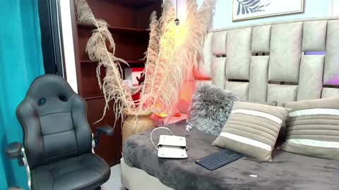 Snapshot of emelie_ch_ chatting on January 2025 09:53:02 PM Emily online show from January 2025 09:53:02 PM