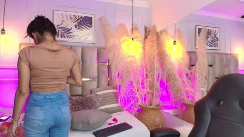 Snapshot of emelie_ch_ chatting on January 2025 03:59:01 AM Emily online show from January 2025 03:59:01 AM