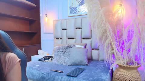 Snapshot of emelie_ch_ chatting on January 2025 12:04:01 AM Emily online show from January 2025 12:04:01 AM