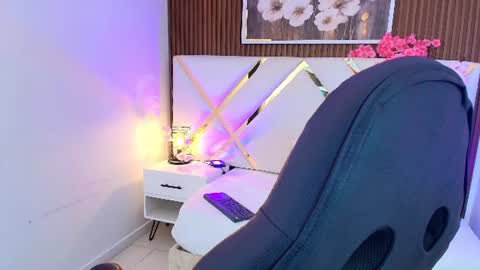 Snapshot of emelie_ch_ chatting on June 2026 04:15:02 AM Emily online show from June 2026 04:15:02 AM
