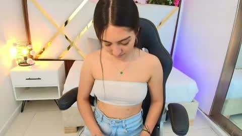 Snapshot of emelie_ch_ chatting on July 2026 08:13:02 AM Emily online show from July 2026 08:13:02 AM