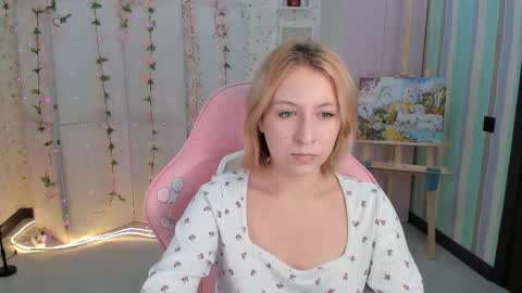 emelia online show from October 2025 12:05:01 PM