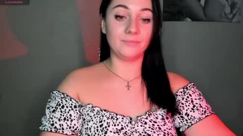 Snapshot of emelyblum chatting on December 2024 12:35:01 AM Emely online show from December 2024 12:35:01 AM