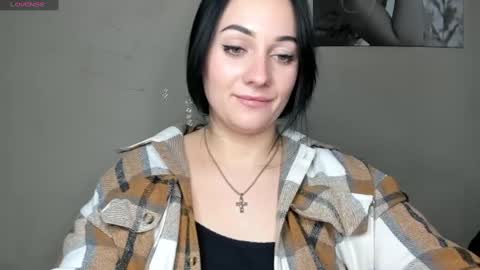 Snapshot of emelyblum chatting on December 2024 12:08:02 AM Emely online show from December 2024 12:08:02 AM