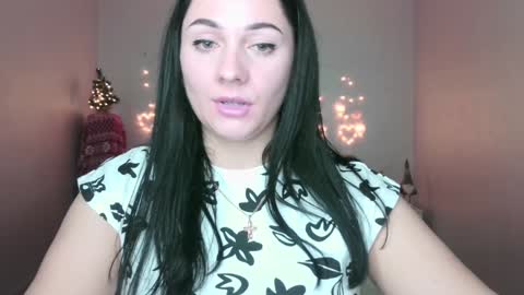 Snapshot of emelyblum chatting on December 2024 02:02:02 AM Emely online show from December 2024 02:02:02 AM