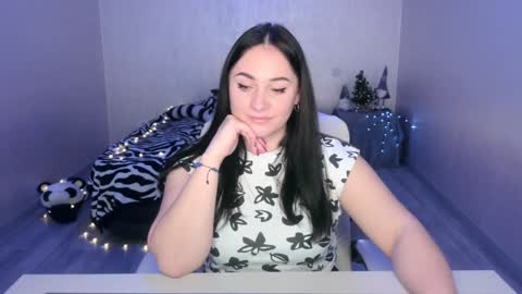 Snapshot of emelyblum chatting on January 2025 12:59:01 AM Emely online show from January 2025 12:59:01 AM